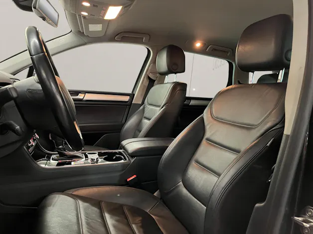VW Touareg 3.0 V6 TDI 245 BMT Black Pearl