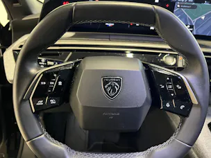 PEUGEOT 3008 1.2 Hybrid Allure