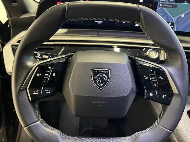 PEUGEOT 3008 1.2 Hybrid Allure