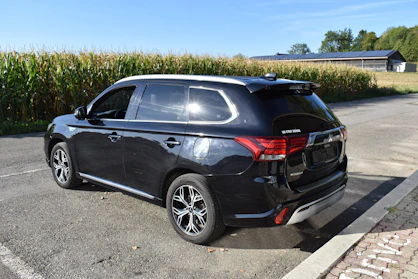 MITSUBISHI OUTLANDER 5