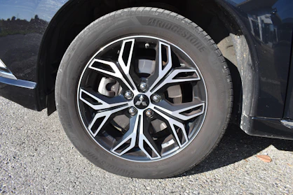 MITSUBISHI OUTLANDER 13