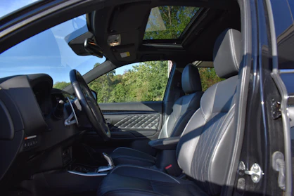 MITSUBISHI OUTLANDER 12