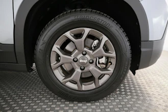 https://vehicle.imgix.net/4453637/073ff393-5009-479d-8d7d-380e9db7bae9.jpg
