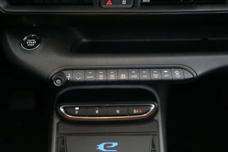 https://vehicle.imgix.net/4453637/6d5322c9-838a-4cb9-9aa4-28def0ba0294.jpg