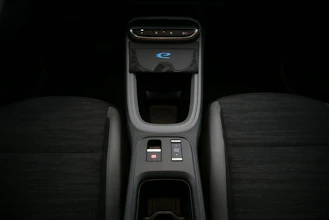 https://vehicle.imgix.net/4453637/cd083c32-9875-407c-9305-22e00271ca81.jpg