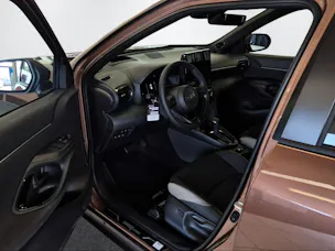 Toyota Yaris Cross 1.5 VVT-i HSD Premium AWD-i inkl. Anhängerkupplung
