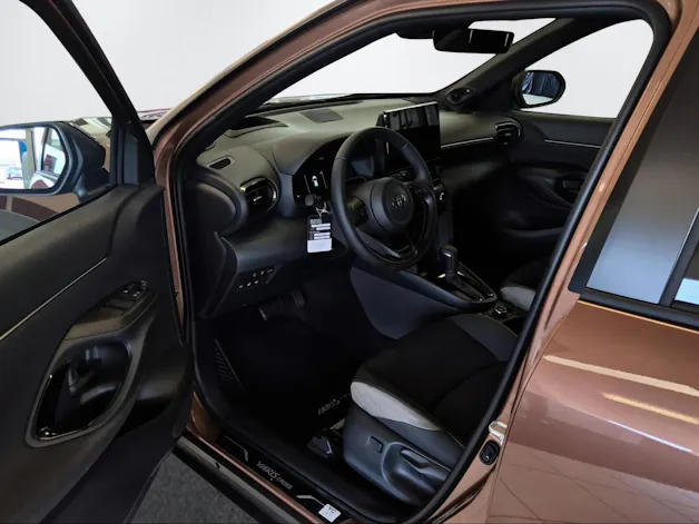 Toyota Yaris Cross 1.5 VVT-i HSD Premium AWD-i inkl. Anhängerkupplung