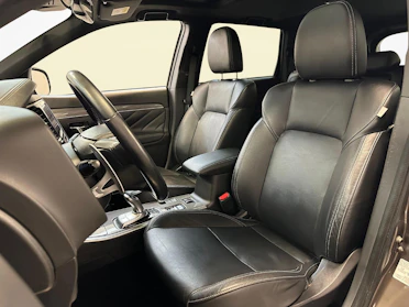 MITSUBISHI OUTLANDER 5
