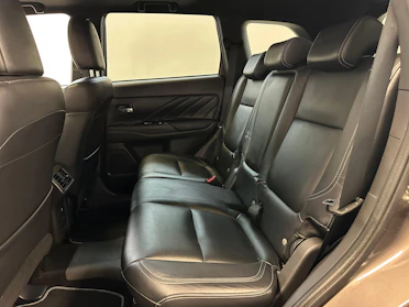 MITSUBISHI OUTLANDER 9