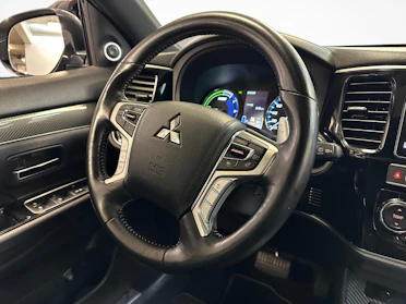 MITSUBISHI OUTLANDER 7