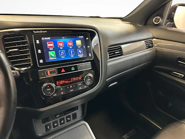 MITSUBISHI OUTLANDER 8