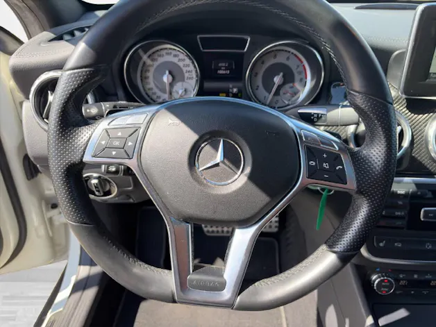 MERCEDES-BENZ GLA 250 AMG Line 4m