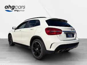 MERCEDES-BENZ GLA 250 AMG Line 4m