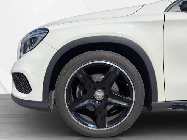 MERCEDES-BENZ GLA 250 AMG Line 4m