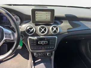 MERCEDES-BENZ GLA 250 AMG Line 4m