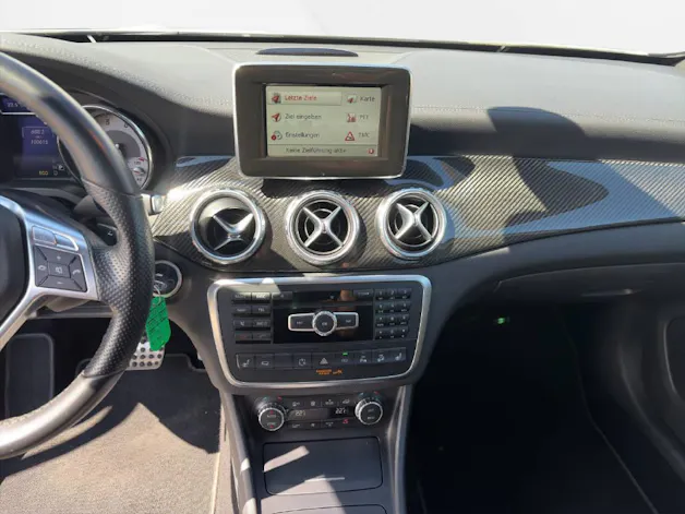 MERCEDES-BENZ GLA 250 AMG Line 4m