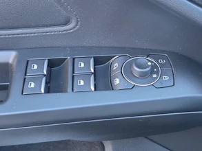 https://vehicle.imgix.net/4453876/320ed252-64d7-4041-9816-4197a9f0e89e.jpg