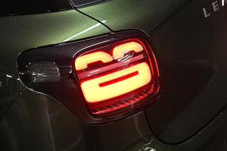 https://vehicle.imgix.net/4453879/adf05745-5cfc-46a2-a7a2-88cd9acf4df0.jpg
