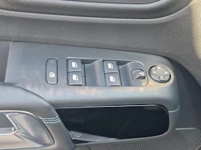 https://vehicle.imgix.net/4453917/7d131765-58be-430c-ab1e-f64a8ea12f9f.jpg