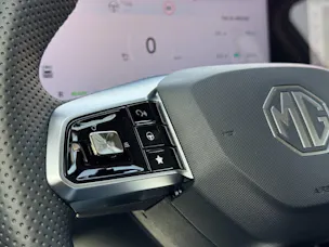 MG HS 1.5 Hybrid Luxury 224 ch