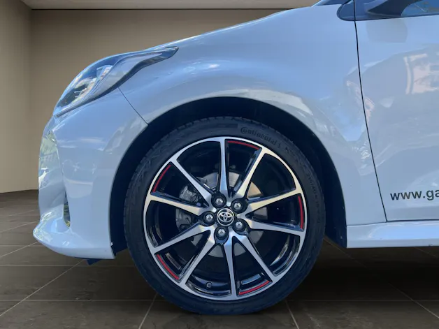 Toyota Yaris 1.5 VVT-i HSD GR Sport