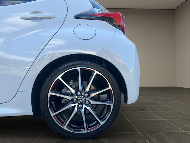 Toyota Yaris 1.5 VVT-i HSD GR Sport