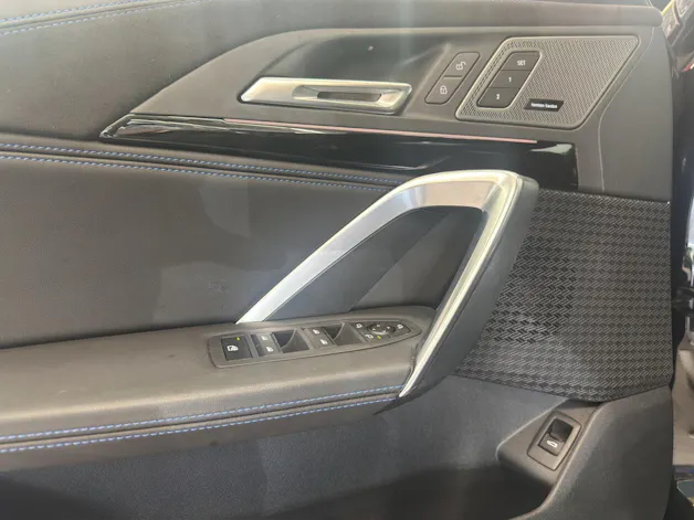 BMW iX1 30 xDrive M Sportpaket Pro