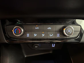 https://vehicle.imgix.net/4454049/46a60c61-7e9b-4515-9646-cad2aac93024.jpg