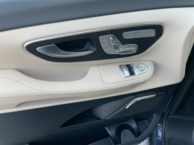 MERCEDES-BENZ V 300 d Swiss Ed. lang 4matic Van