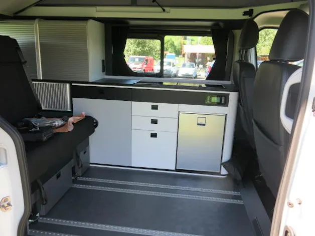 RENAULT Trafic Spacenomad 2.0 dCi Blue 170 iconic