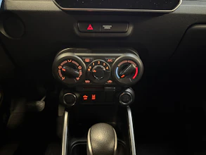 https://vehicle.imgix.net/4454156/fb66f5af-033e-410c-a5d0-382ec80a0677.jpg