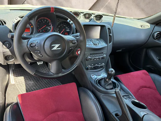 NISSAN 370 Z Coupé 3.7 V6 24V Nismo