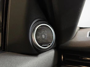https://vehicle.imgix.net/4454264/6dcee3e8-4cc0-429c-b6d8-bd30ee6440bb.jpg