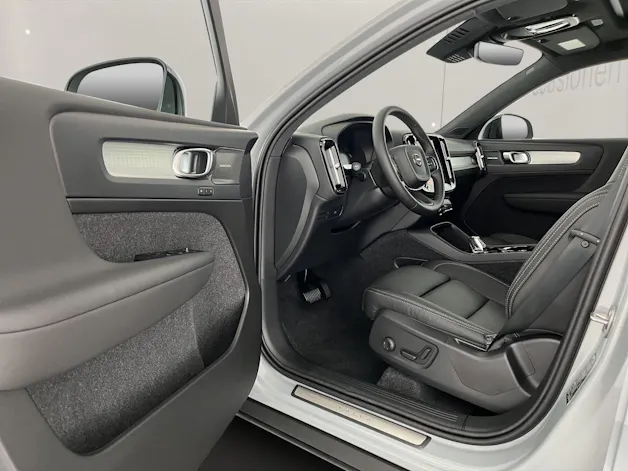 VOLVO XC40 2.0 B4 MH Ultra Dark