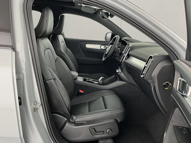 VOLVO XC40 2.0 B4 MH Ultra Dark