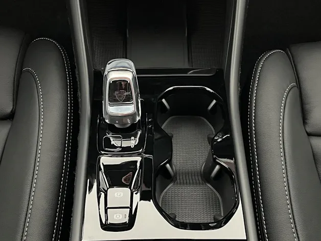VOLVO XC40 2.0 B4 MH Ultra Dark