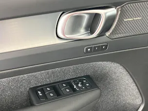 VOLVO XC40 2.0 B4 MH Ultra Dark