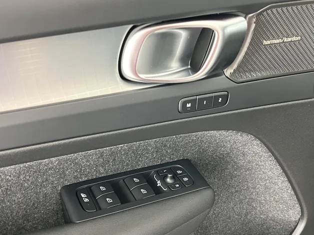 VOLVO XC40 2.0 B4 MH Ultra Dark