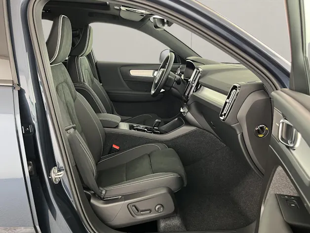 VOLVO XC40 2.0 B3 MH Plus Dark
