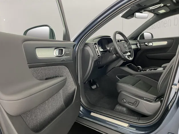 VOLVO XC40 2.0 B3 MH Plus Dark