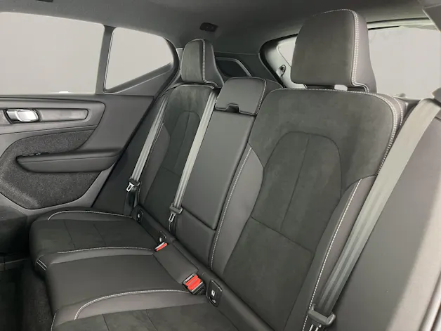 VOLVO XC40 2.0 B3 MH Plus Dark