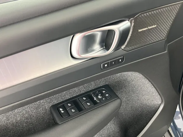 VOLVO XC40 2.0 B3 MH Plus Dark
