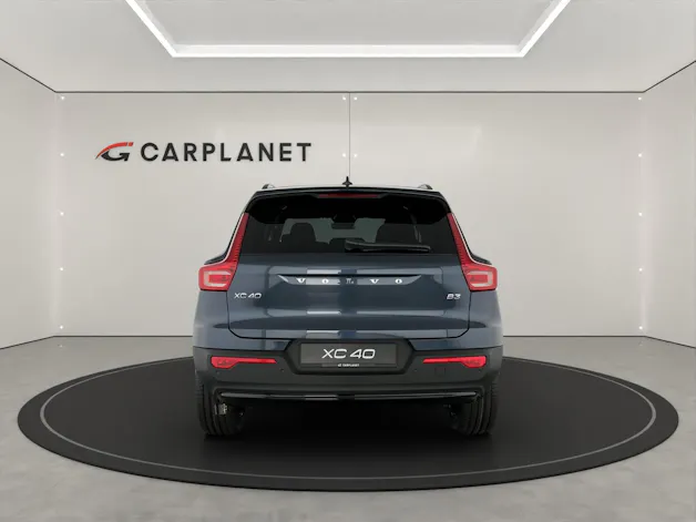 VOLVO XC40 2.0 B3 MH Plus Dark