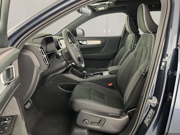 VOLVO XC40 2.0 B3 MH Plus Dark
