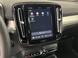 VOLVO XC40 2.0 B3 MH Plus Dark