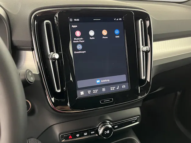 VOLVO XC40 2.0 B3 MH Plus Dark