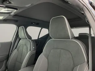 VOLVO XC40 2.0 B3 MH Plus Dark