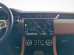 Fahrzeugbild JAGUAR F-Pace 2.0 P400e R-Dynamic SE 90th Anniversary Ed. AWD mit Panormadach