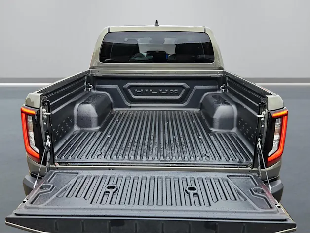 Toyota Hilux Double Cab.-Pick-up 2.8 D-4D MHEV 204 Invincible