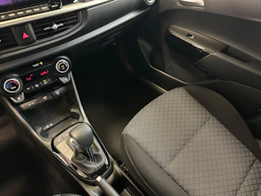 https://vehicle.imgix.net/4454582/ffe9a575-5959-4932-b69c-2d1a4a42a3b4.jpg
